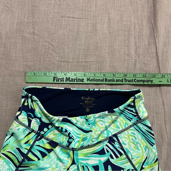 Lilly Pulitzer Luxletic Thea Weekender Crop Party like a Flock Star Size Small - Picture 8 of 8